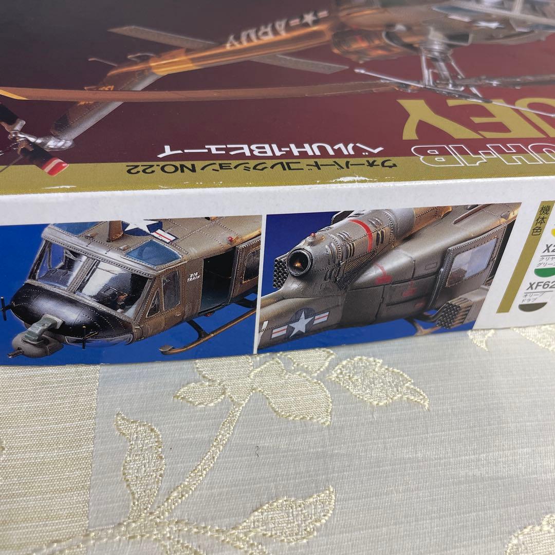 未使用　BELL UH-1B HUEY ヘリ　プラモデル TAMIYA