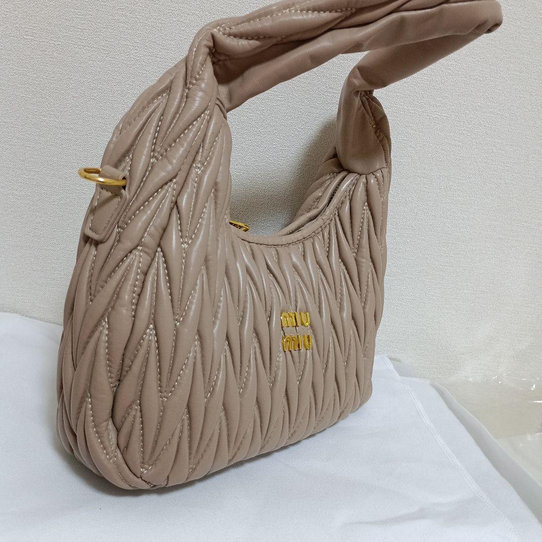 miu miu ベージュ キルティングショルダーバッグ