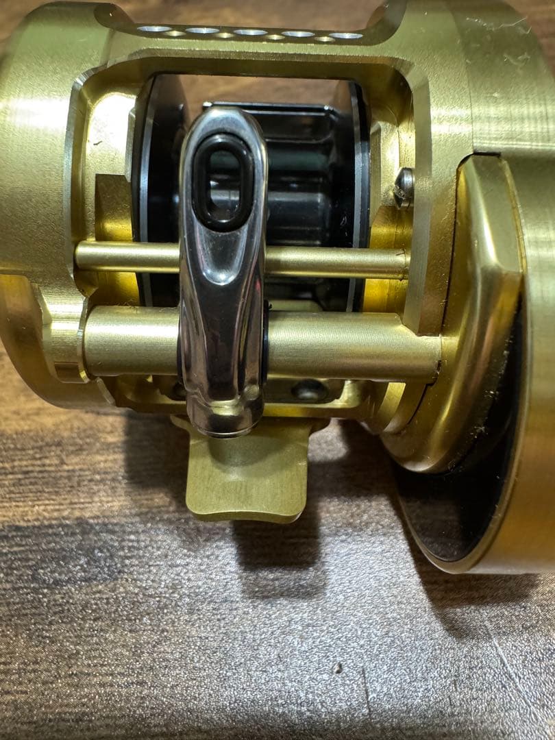 SHIMANO カルカッタコンクエスト201HG
