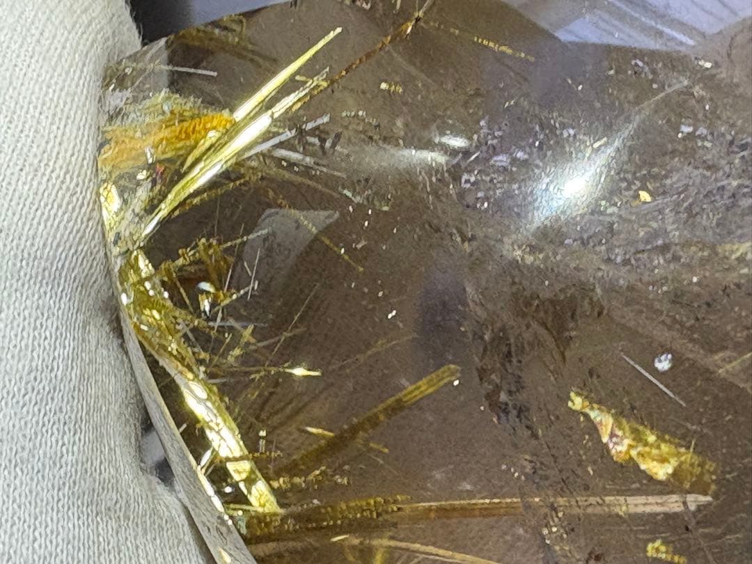 タイチンルチルクォーツ　太い金ルチル　スモーキー　アイリス　虹　大きく重さあり
