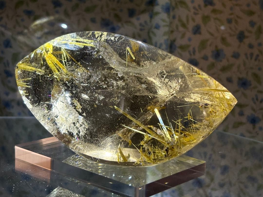 タイチンルチルクォーツ　太い金ルチル　スモーキー　アイリス　虹　大きく重さあり