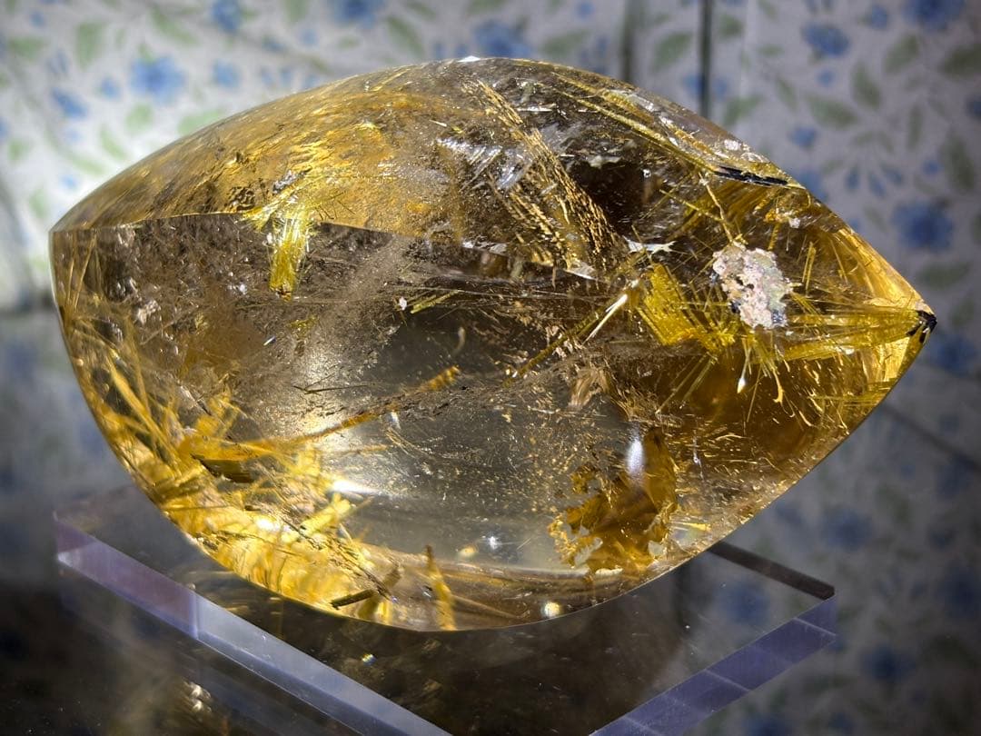 タイチンルチルクォーツ　太い金ルチル　スモーキー　アイリス　虹　大きく重さあり