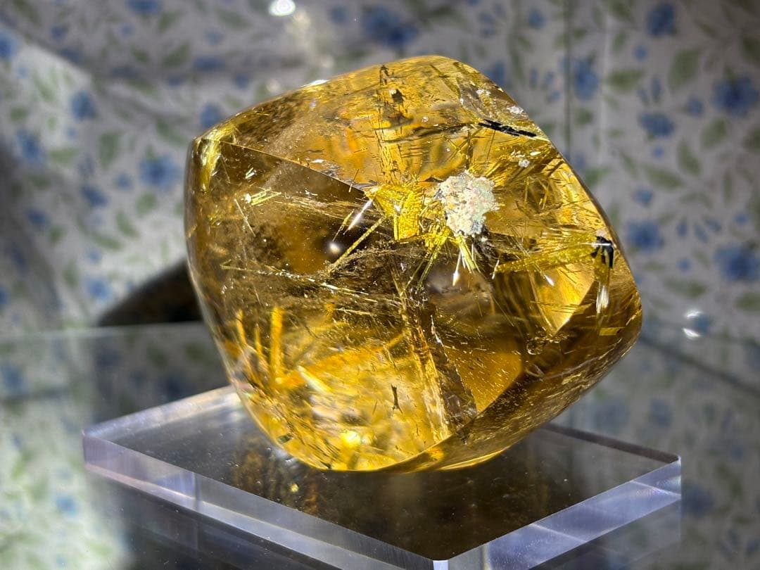 タイチンルチルクォーツ　太い金ルチル　スモーキー　アイリス　虹　大きく重さあり