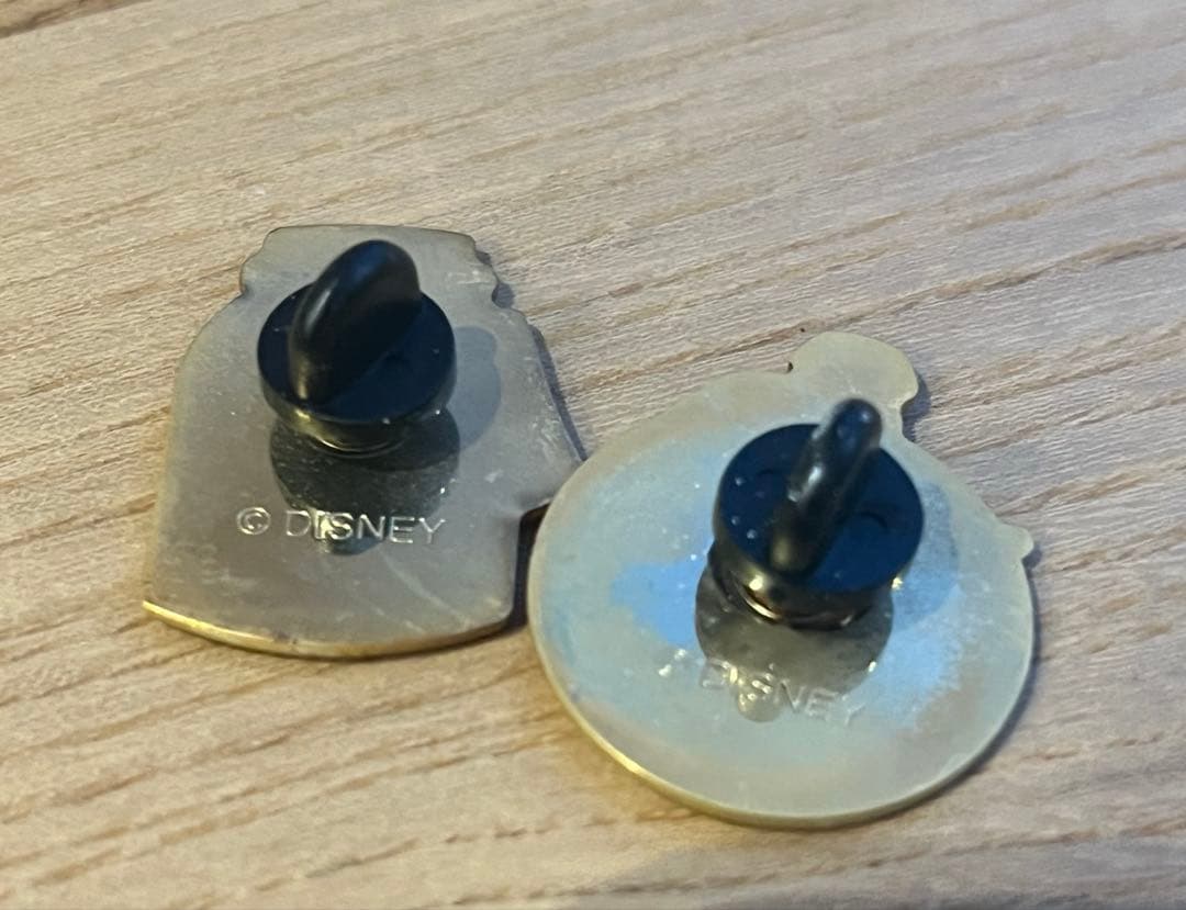 Disney Alice 不思議の国のアリス　うさぎ　ピンバッジ