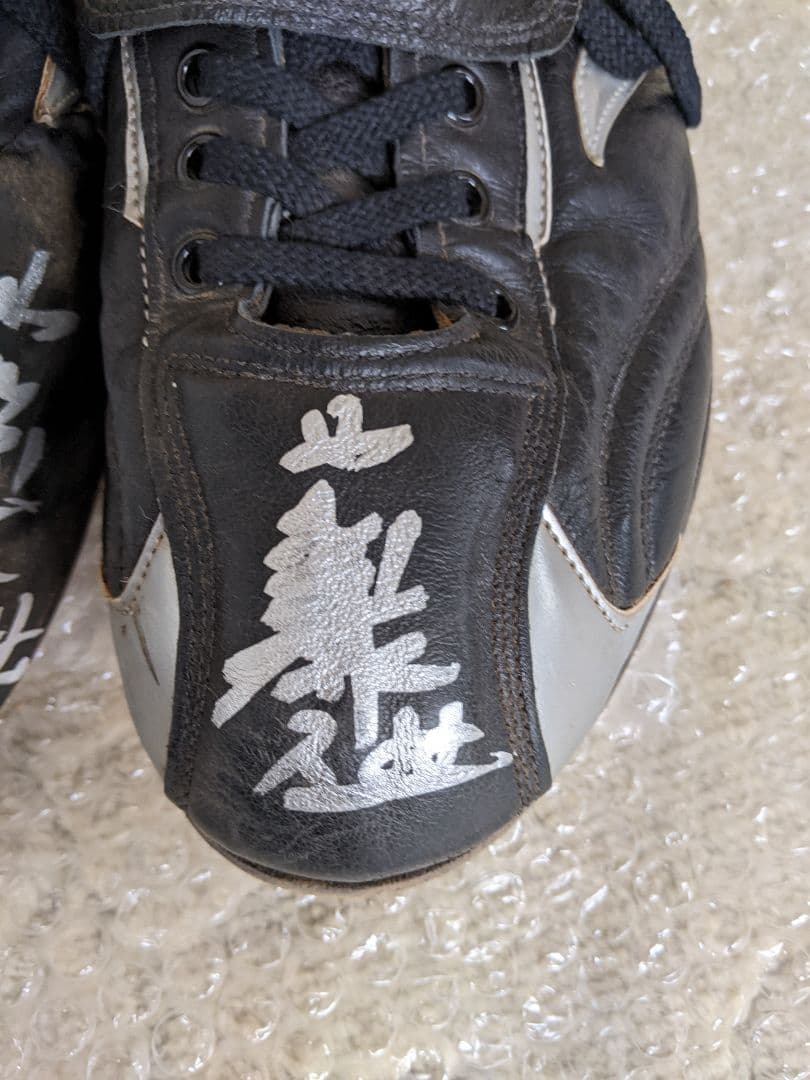 【阪神タイガース】藤川球児監督　現役時代実使用スパイク　直筆サイン入り