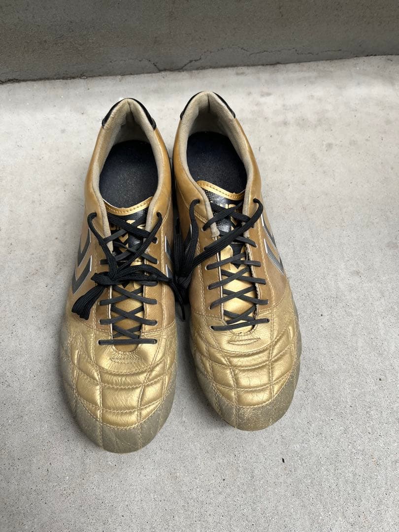 hummel ヴォラート PRO ゴールド×ブラック