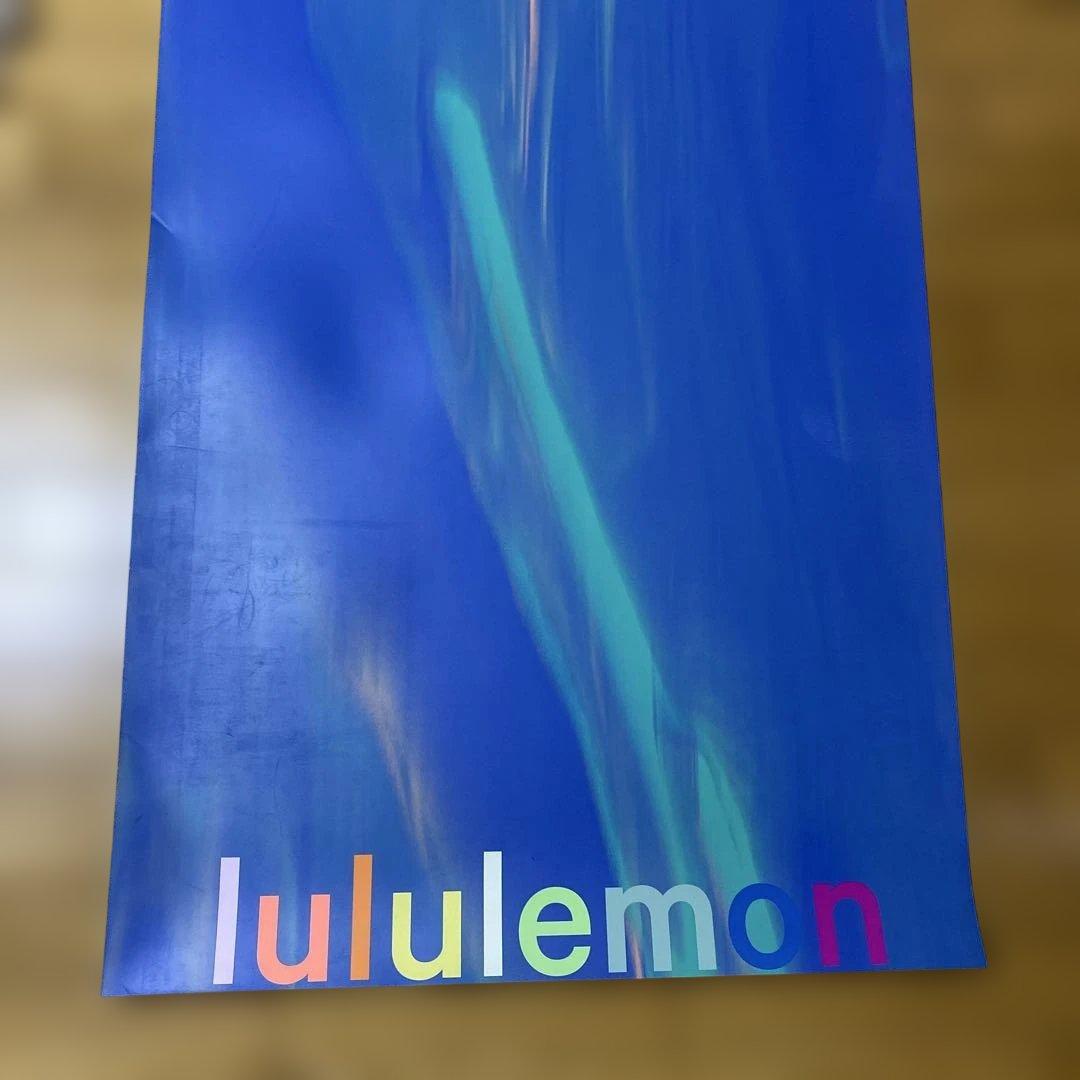 lululemon ヨガマット 5㎜ 青　裏イエロー　未使用　若干裏に保管汚れ