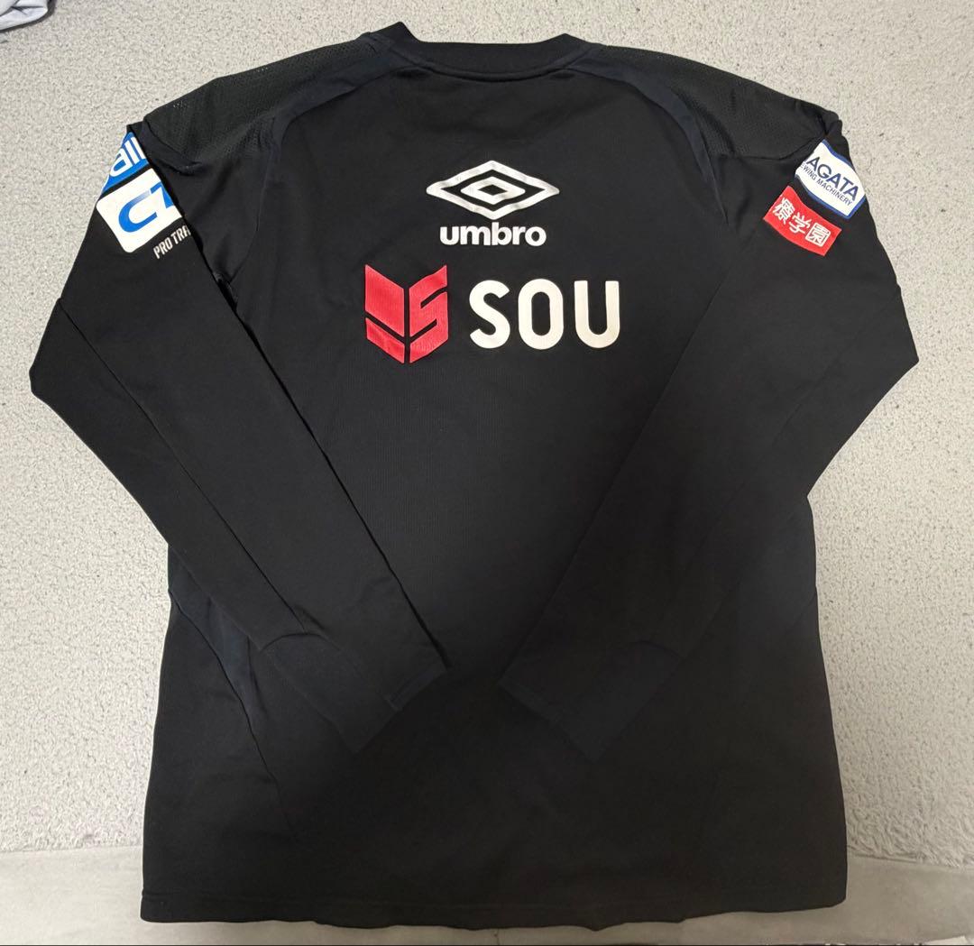 ガンバ大阪　umbro 黒 長袖シャツ XA-XBサイズ