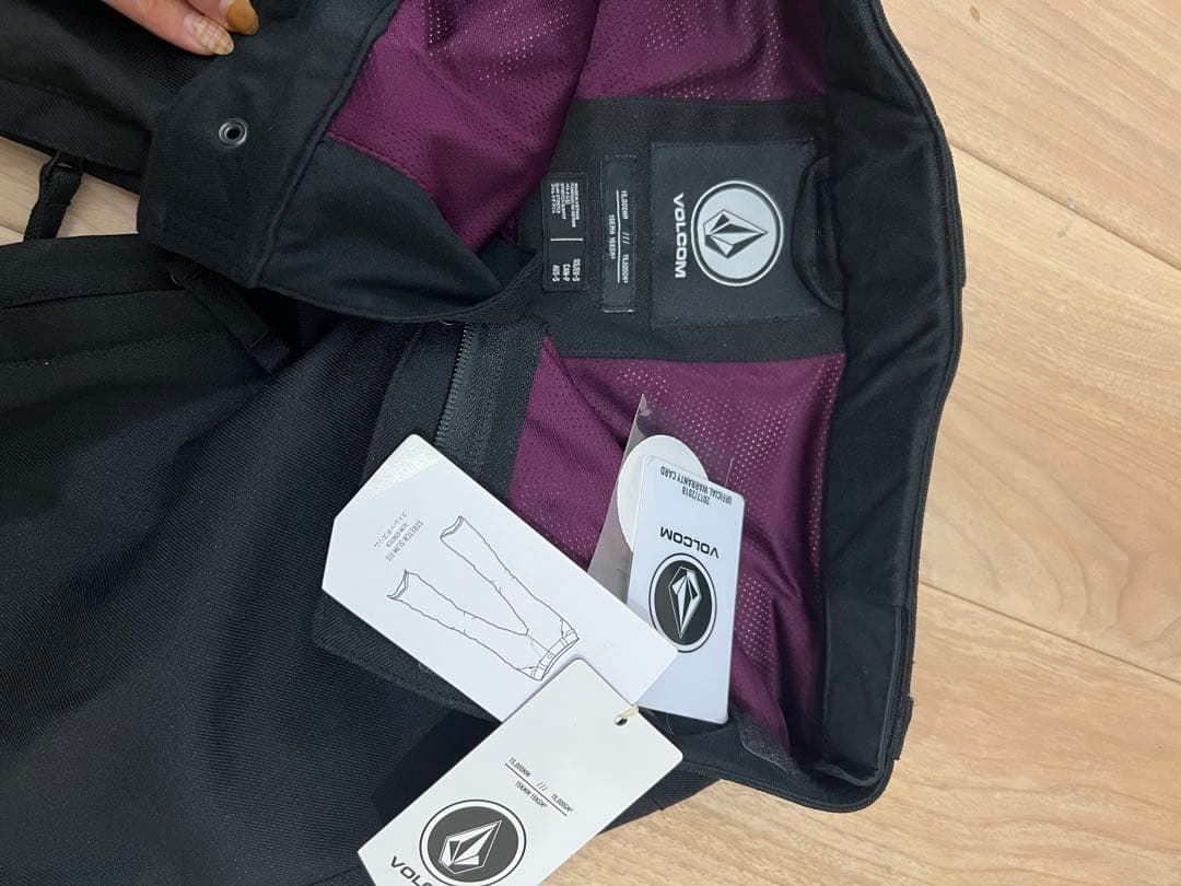 値下げ！【新品】VOLCOM スキーウェア 【上下セット】