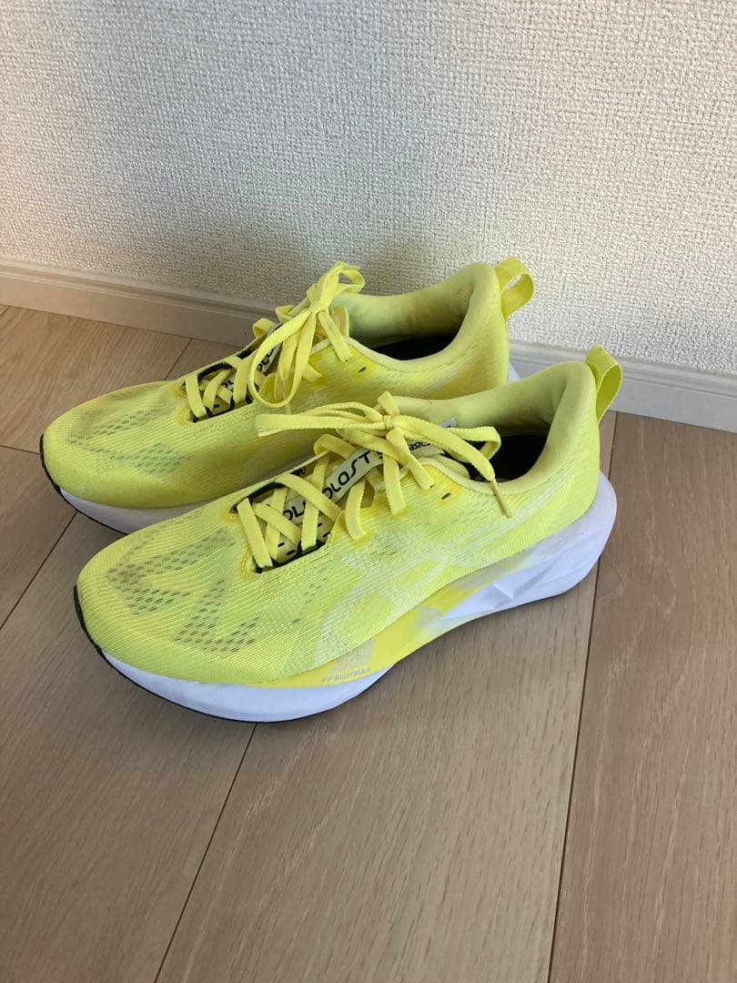 アシックス　イエローランニングシューズ　ノヴァブラスト5 25.0cm