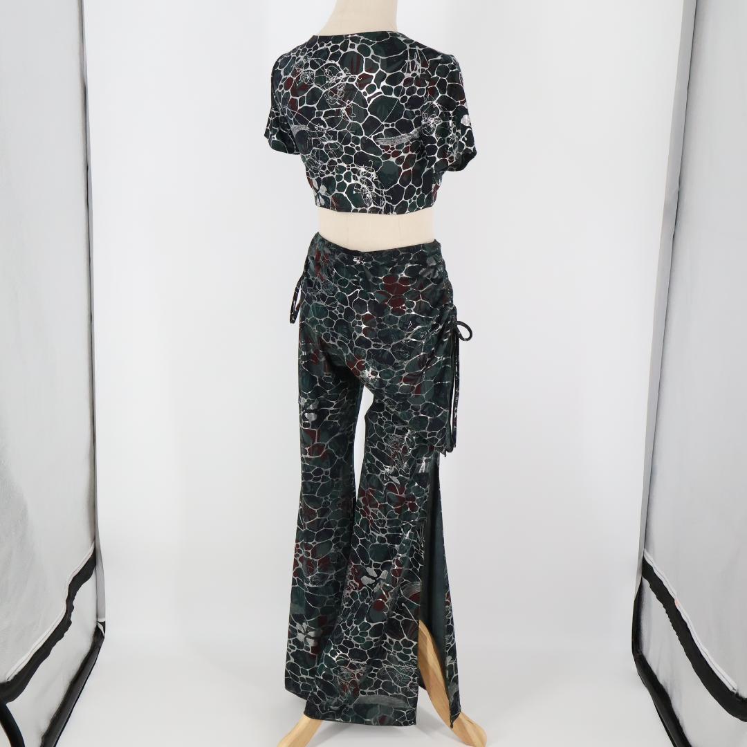 【ベリーダンス用衣装】ブラック×グリーン レッスン着 黒 深緑 花柄 トップス