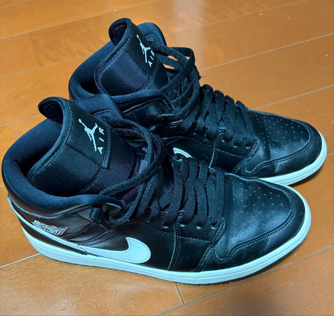 エアジョーダン1 ミッドAIR JORDAN1 MID 黒 白 送料込み