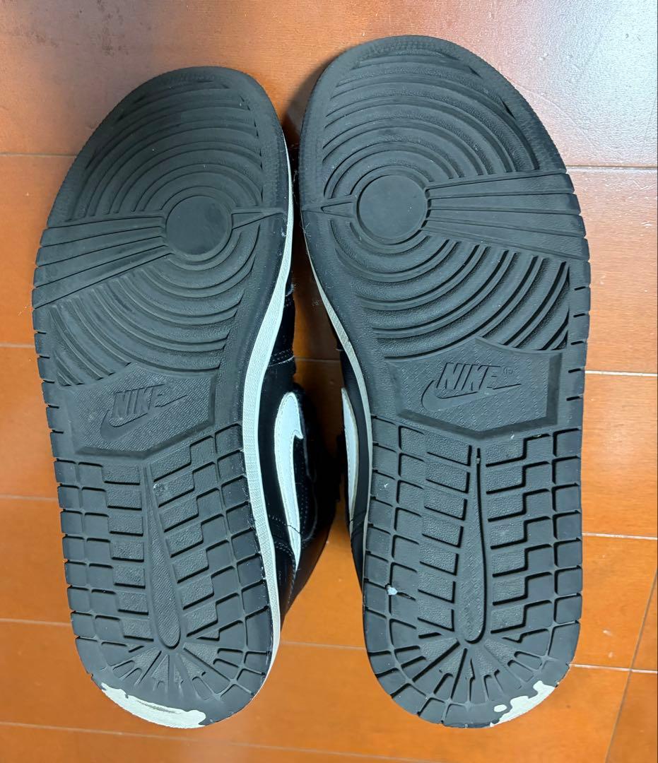 エアジョーダン1 ミッドAIR JORDAN1 MID 黒 白 送料込み