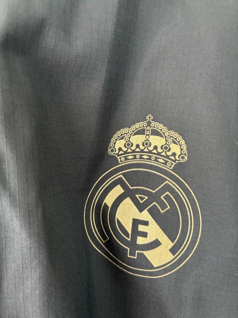 adidas Real Madrid ベンチコート 黒金