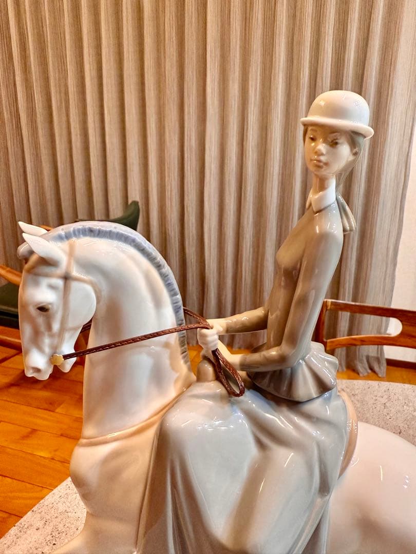 LLADRO リヤドロ　白い馬の少女