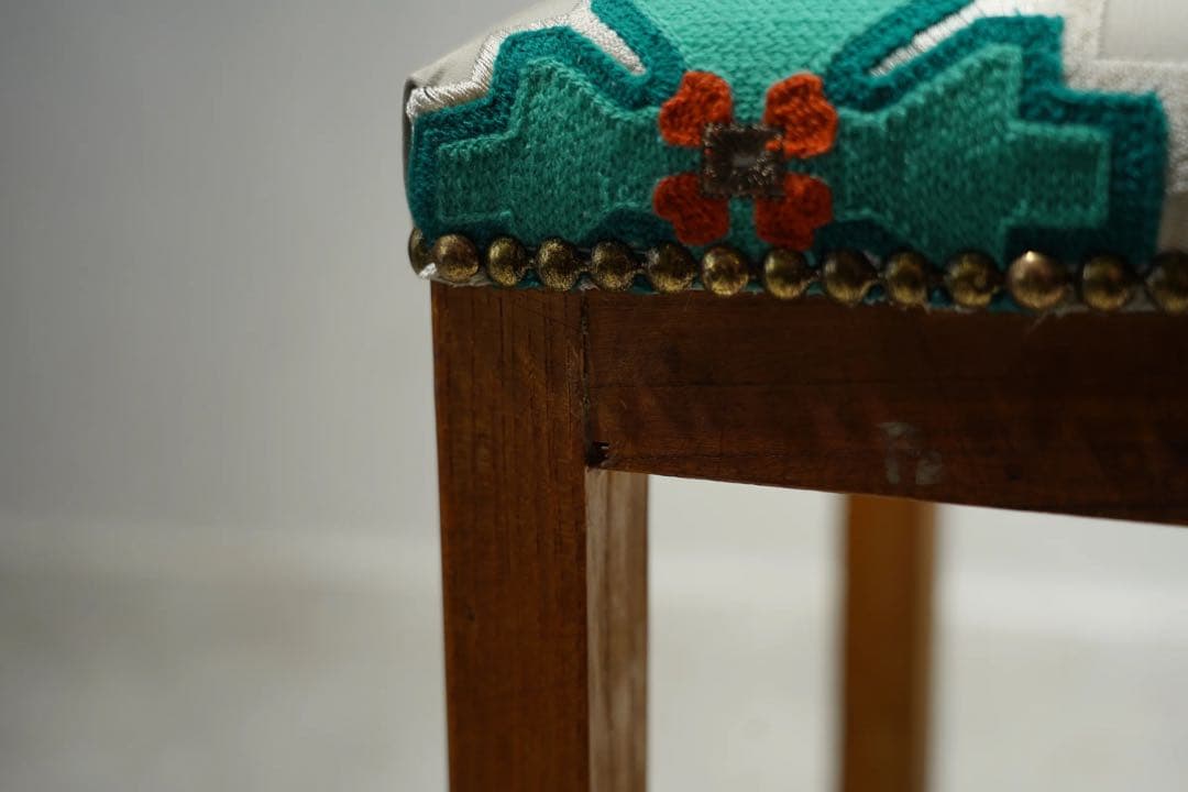 スツール　japan vintage 昭和初期　スクエア　刺繍 椅子　チェア