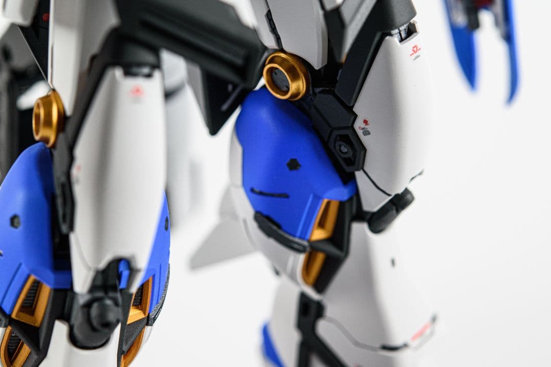 RG Hi-νガンダム 改修済全塗装完成品