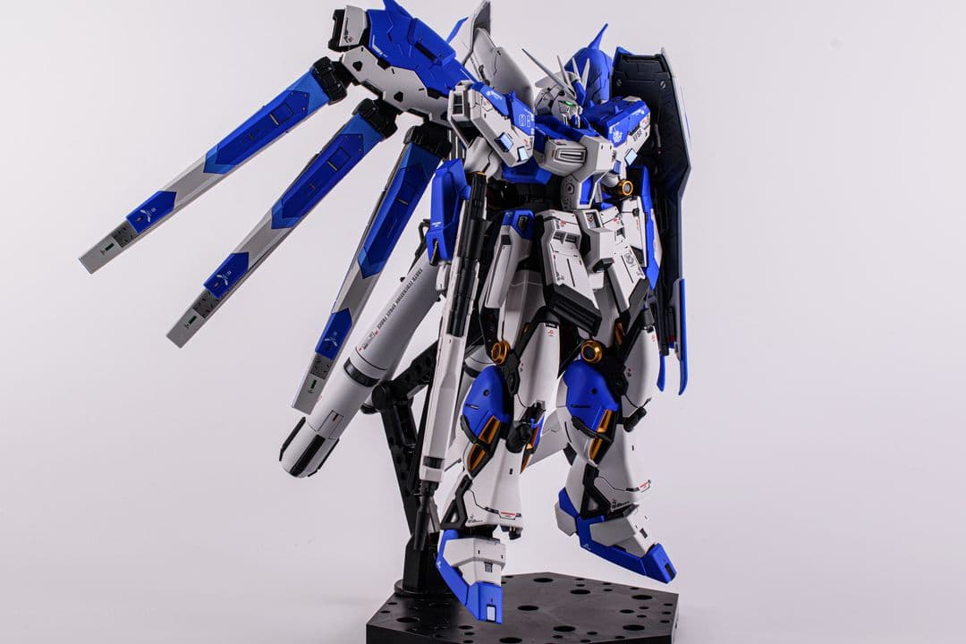 RG Hi-νガンダム 改修済全塗装完成品