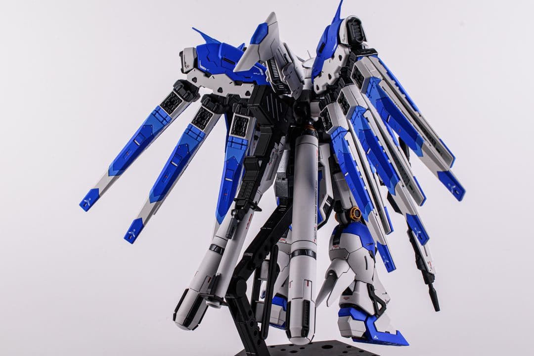 RG Hi-νガンダム 改修済全塗装完成品