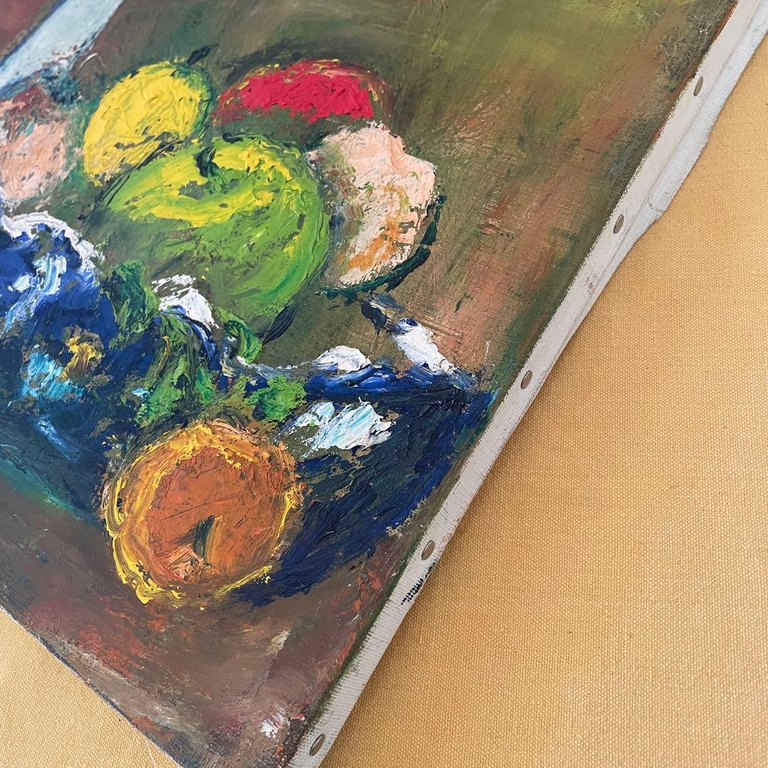 白い花瓶のお花と果物　油絵