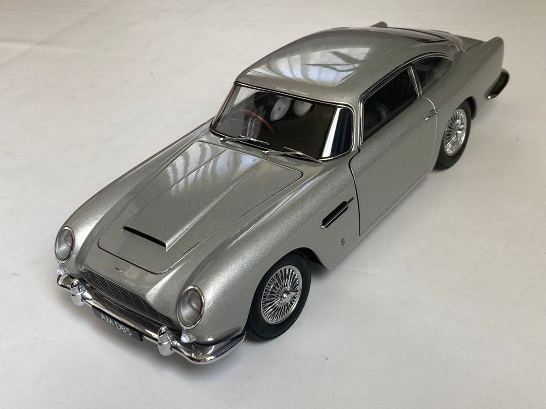 AUTOart 1/18 Aston Martin DB5 ダイキャストモデル