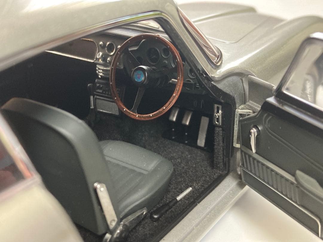 AUTOart 1/18 Aston Martin DB5 ダイキャストモデル