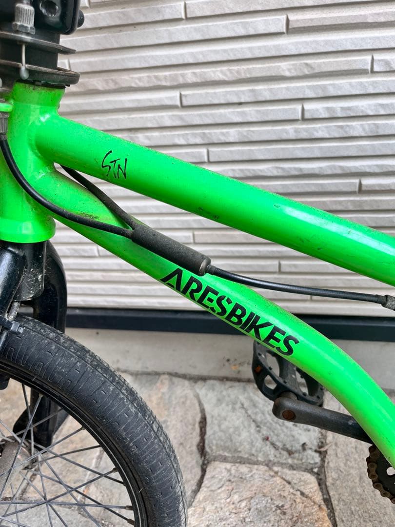 aresbikes 自転車キッズヘルメット付き