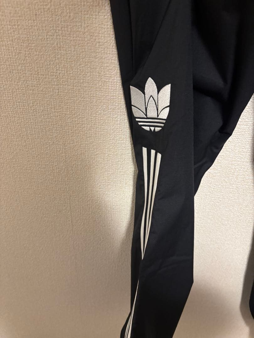 アディダス オリジナルスブラック ジャージパンツ シャカシャカ