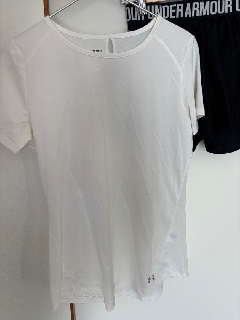 Under Armour シャツ３枚、パンツ１枚セット半袖Tシャツ M