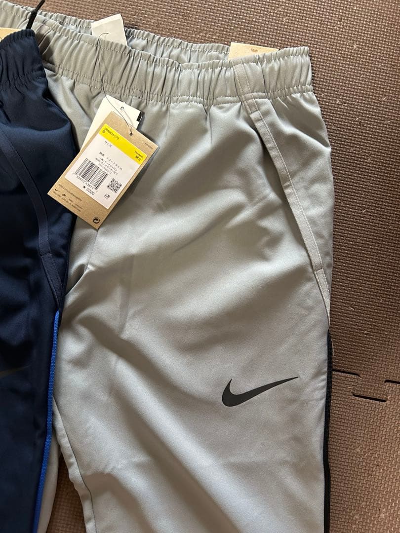 【新品、タグ付】Nike トレーニングパンツ Sサイズ
