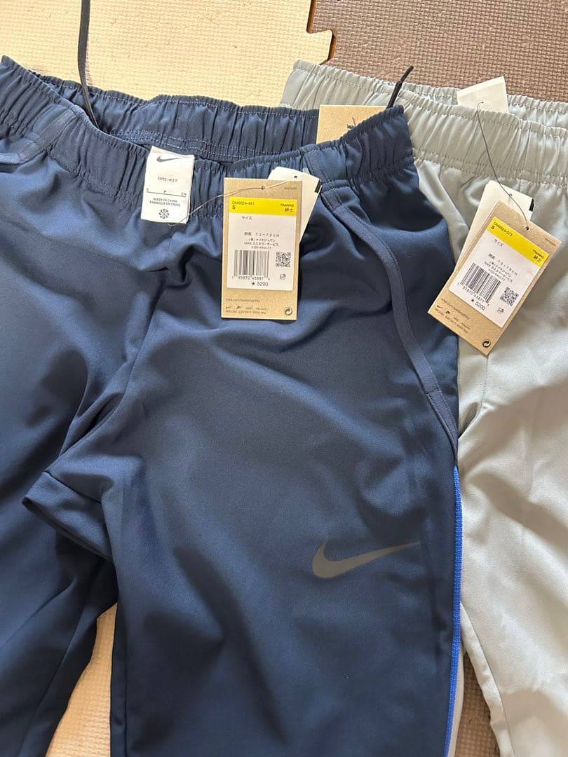 【新品、タグ付】Nike トレーニングパンツ Sサイズ