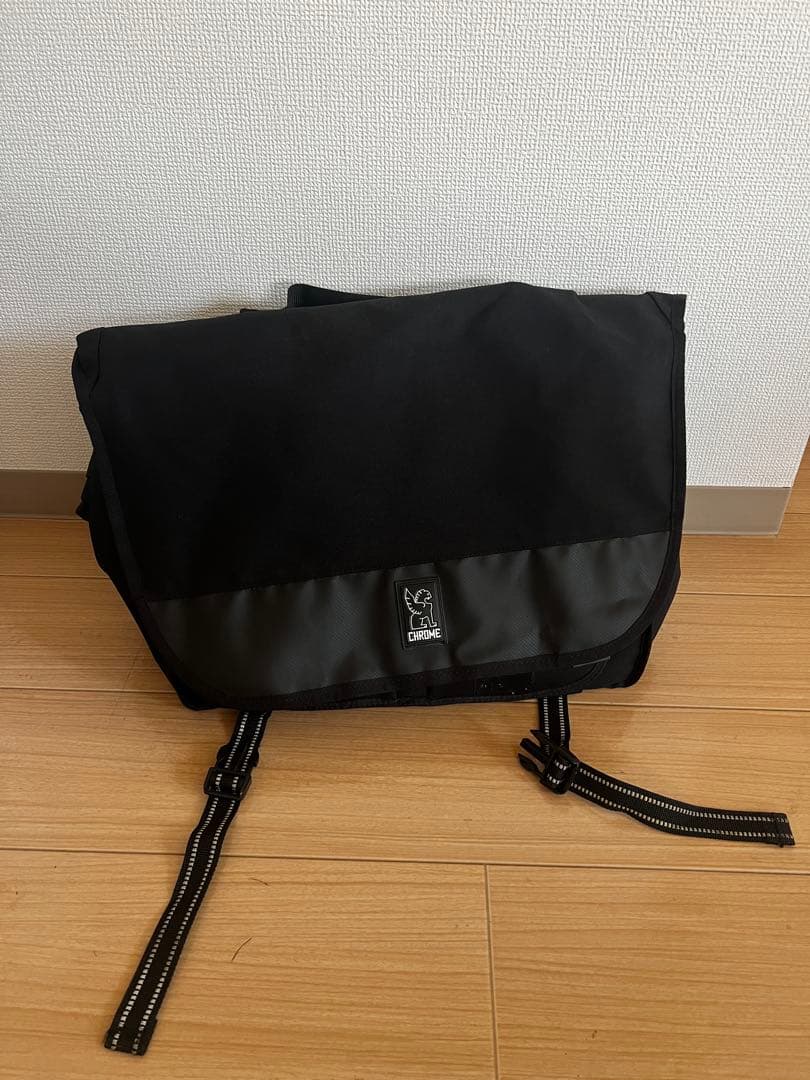 CHROME INDUSTRIES ブラック メッセンジャーバッグ BURAN