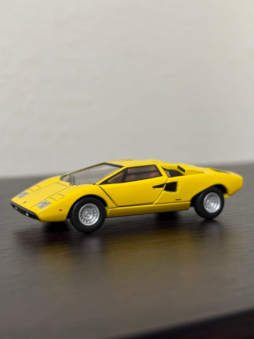 トミカリミテッドヴィンテージ ランボルギーニカウンタックLP400