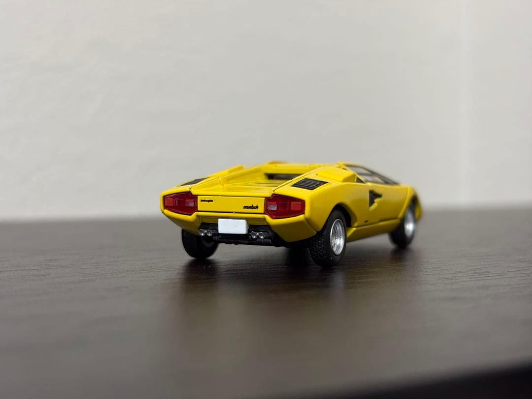 トミカリミテッドヴィンテージ ランボルギーニカウンタックLP400