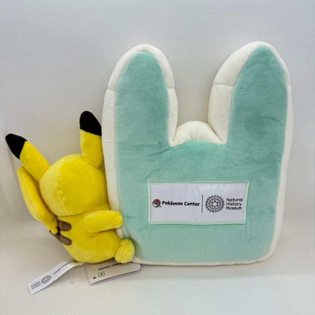 ポケモン　ロンドン　英国自然博物館　ピカチュウ　ぬいぐるみ