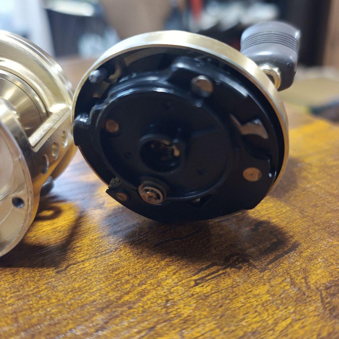 シマノ カルカッタ200XT 動作品 丸型ベイトリール