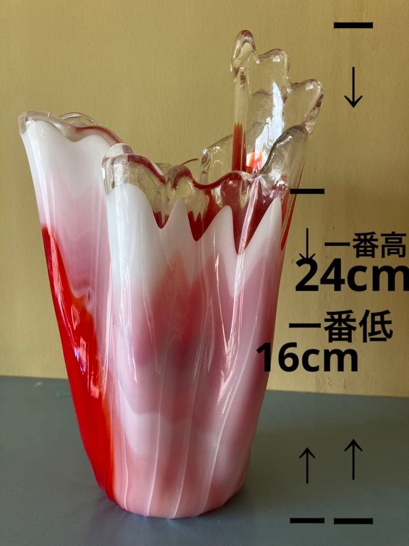 昭和レトロ　赤ピンク白パールガラス アンティーク フリルフラワーベース 花瓶