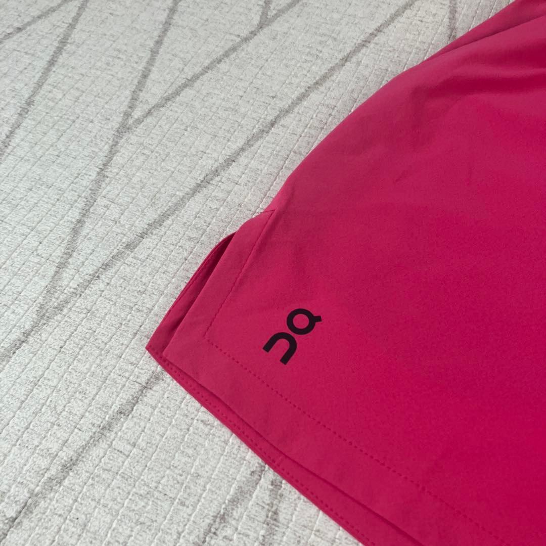 新品　On トレーニングパンツ　ランニングパンツ　ショートパンツ　ピンク　S
