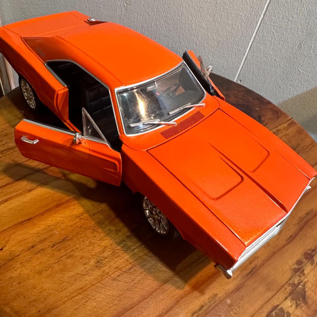 69 DODGE CHARGER 1/18スケールミニカー