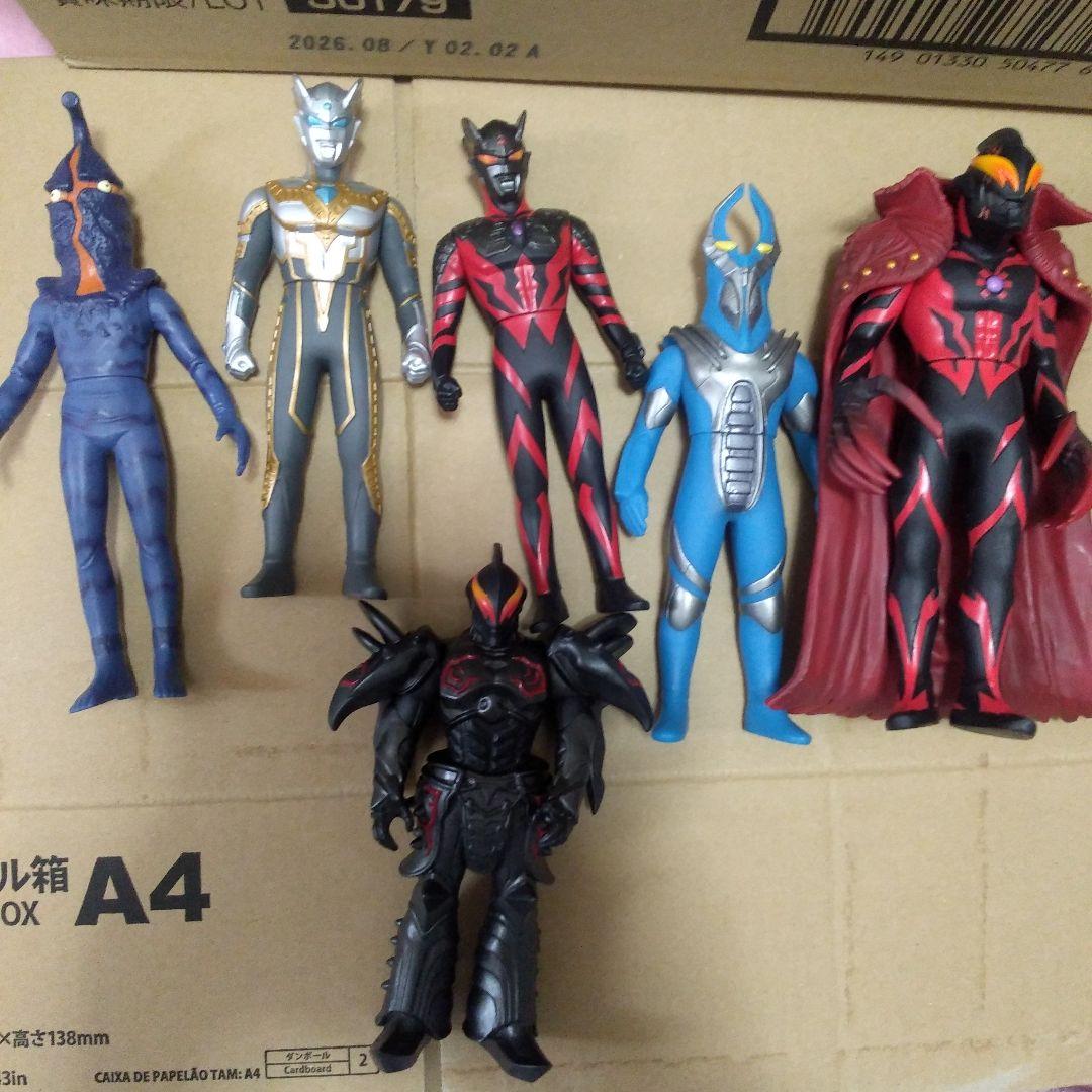 【処分まとめ売り】ウルトラマン旧ソフビ人形＋大きいウルトラマンゼロソフビ