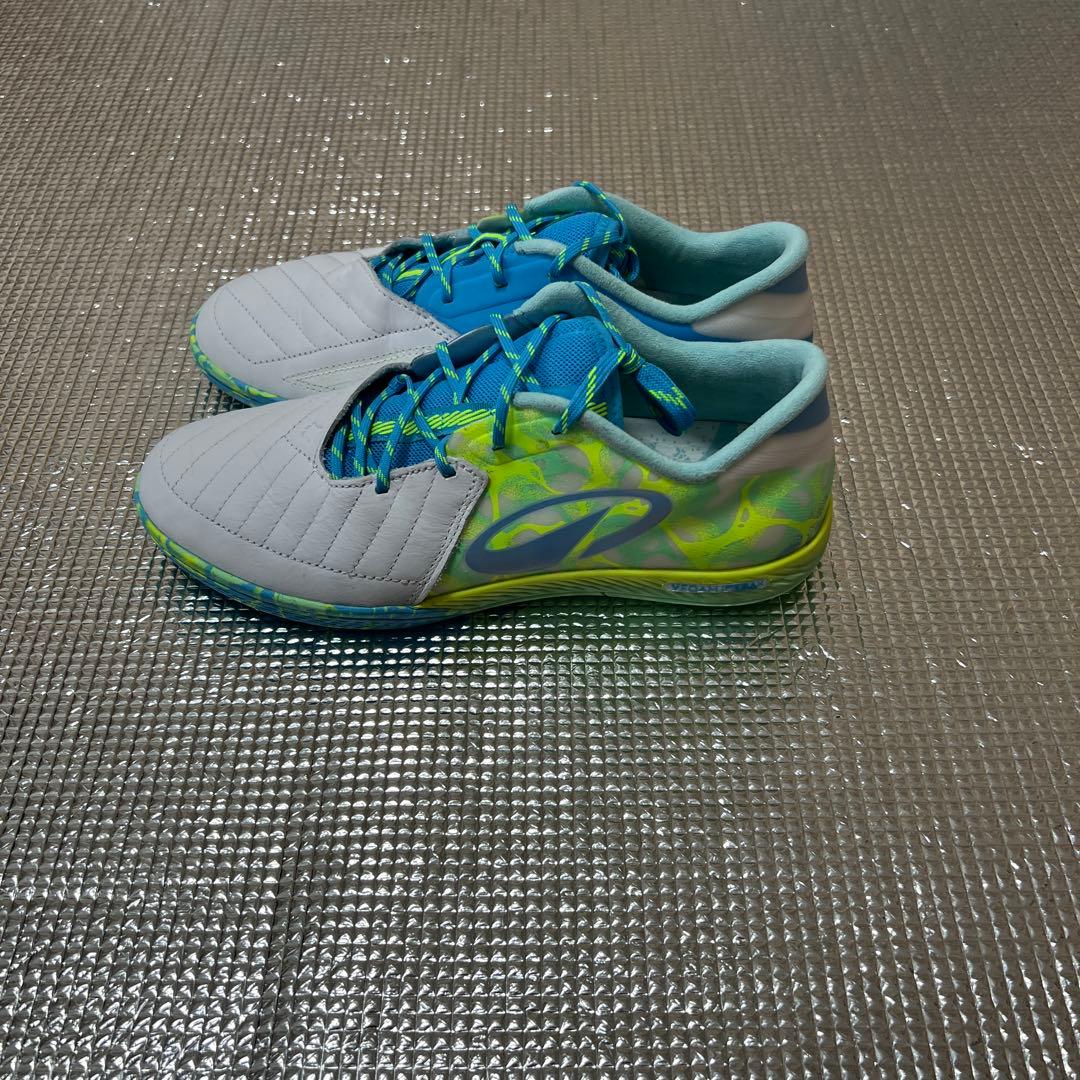 値下げ歓迎　ほぼ新品　25.5 GINKA PRO フットサルシューズ