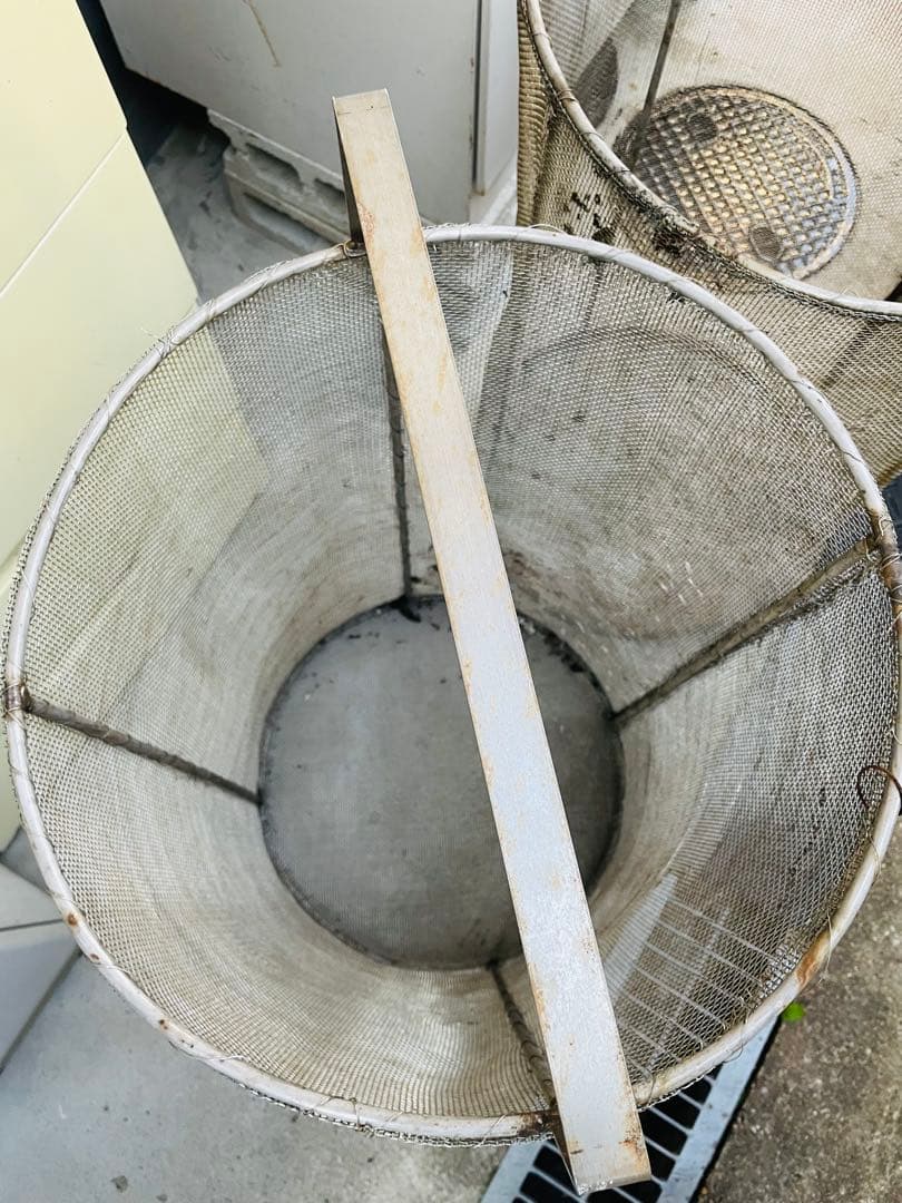 金属製ざる 約80cm 。2つあります。2つ一緒に買うと価格は相談可能です。
