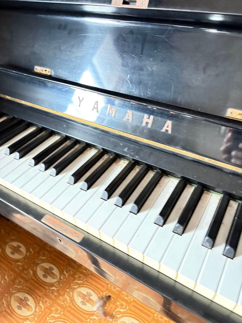 YAMAHA ピアノ 黒 赤カバー 3ペダル 1980 UX !? ヴィンテージ