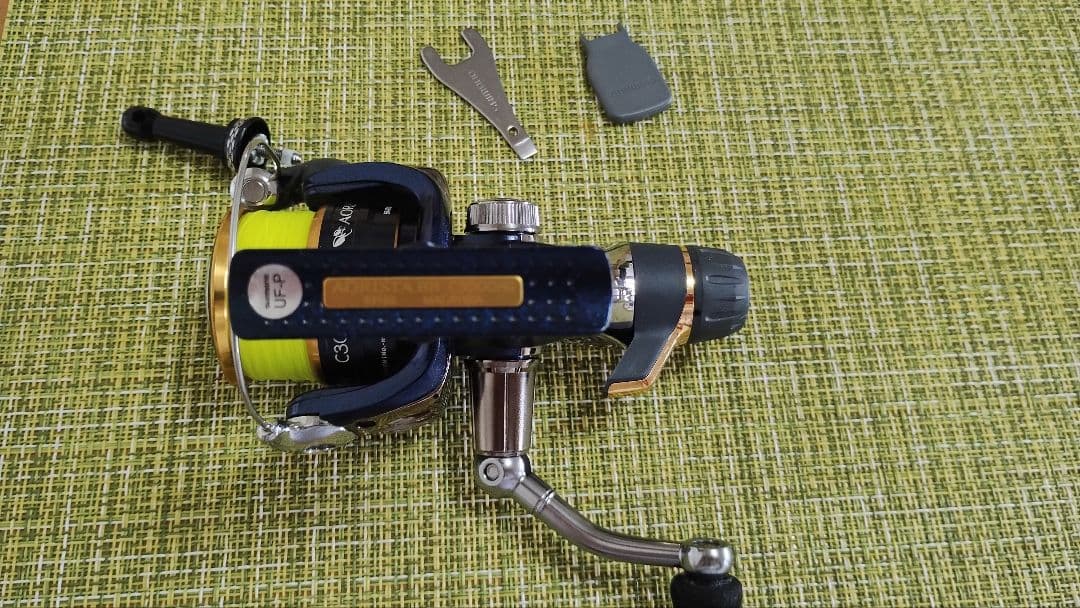 13シマノ アオリスタBB　C3000HGとダイワ アオリトライアル3000BR
