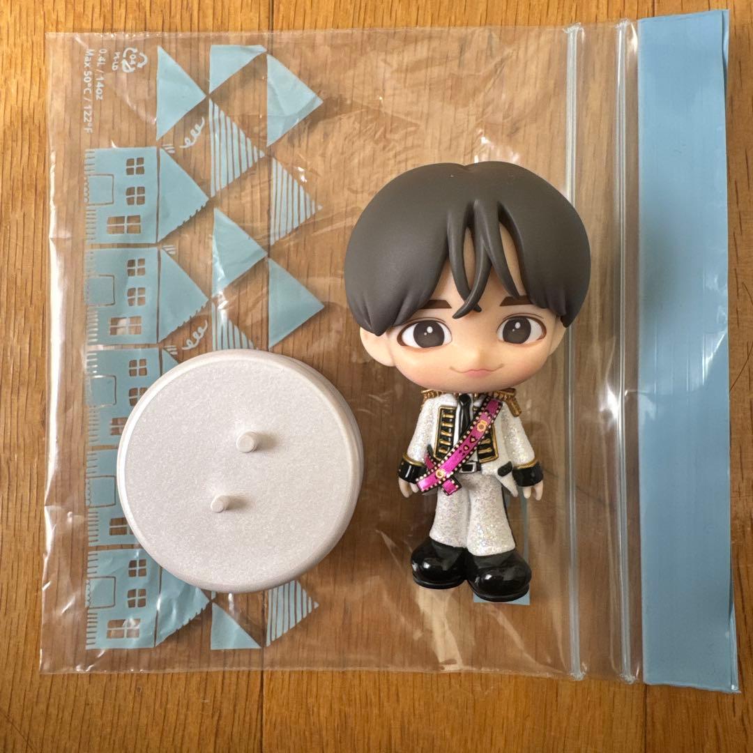 知念侑李　フィギュア 台座付き