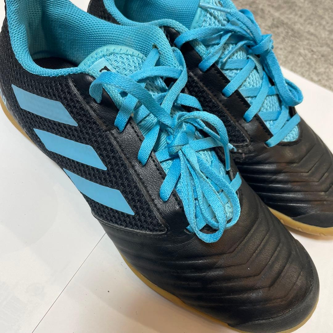 adidas フットサルシューズ　PREDATOR
