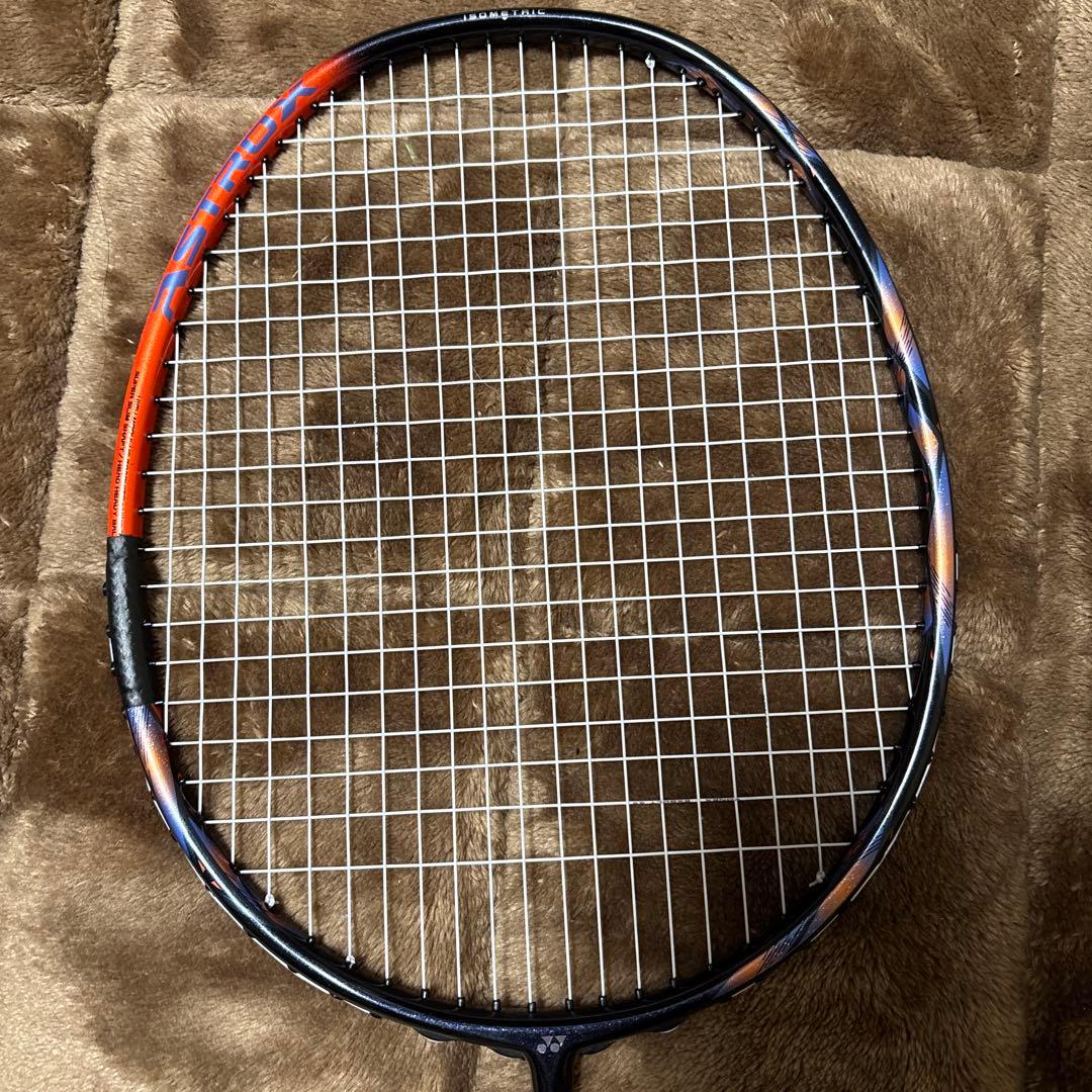 バドミントンラケットASTROX77Pro修理品