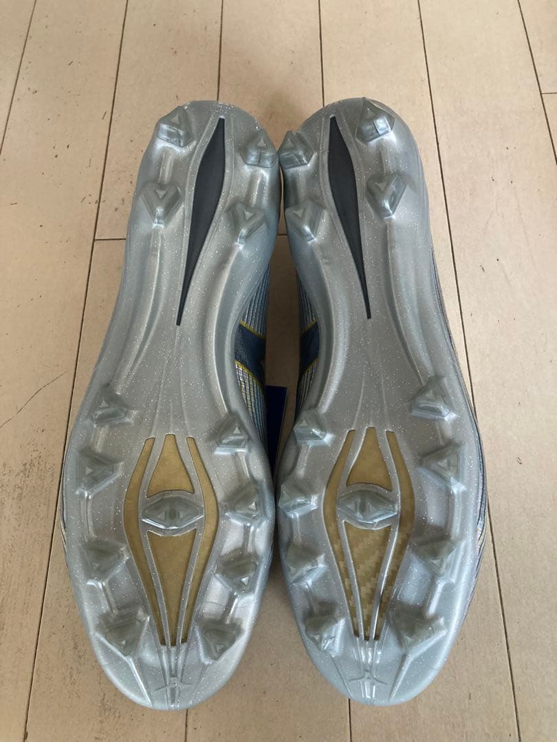 ミズノα2ジャパン　プラチナムシルバーパック　27.5㎝　新品。