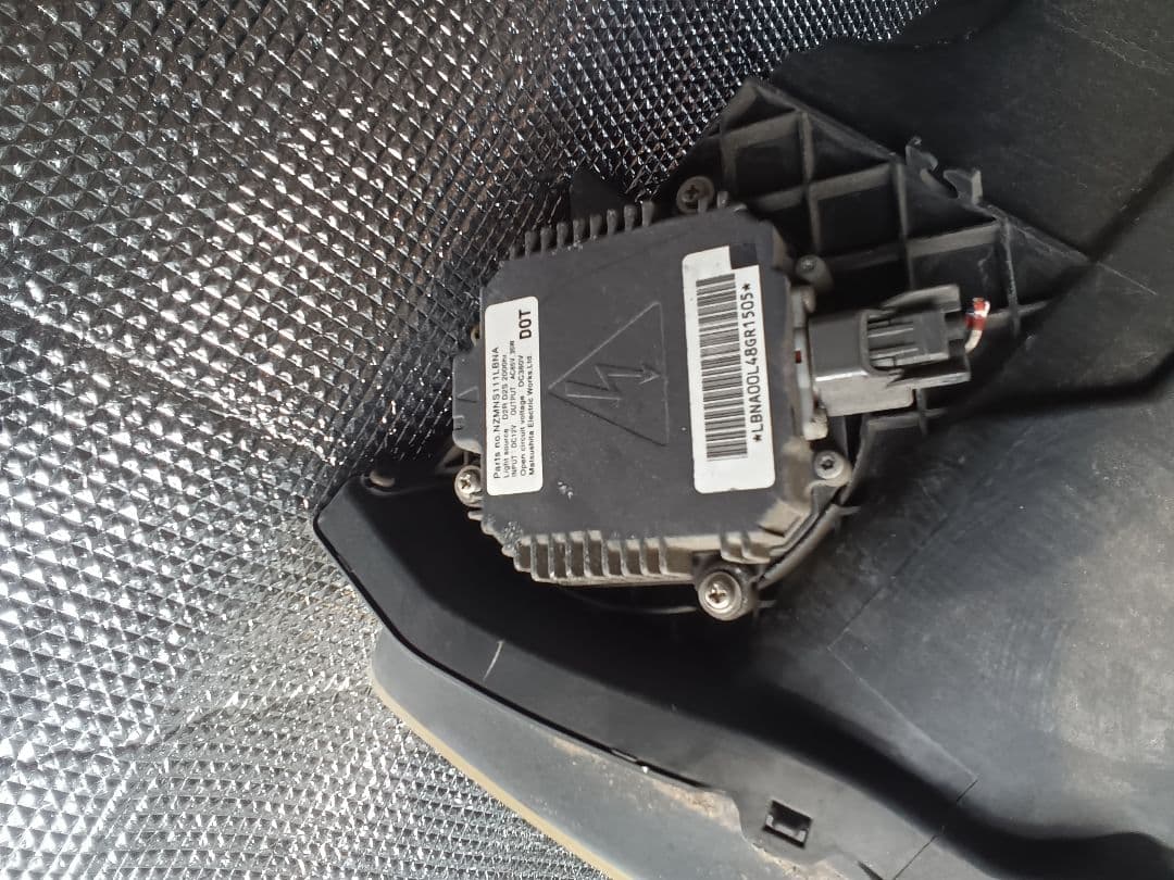ステージアヘッドライト左右　HID　M35後期