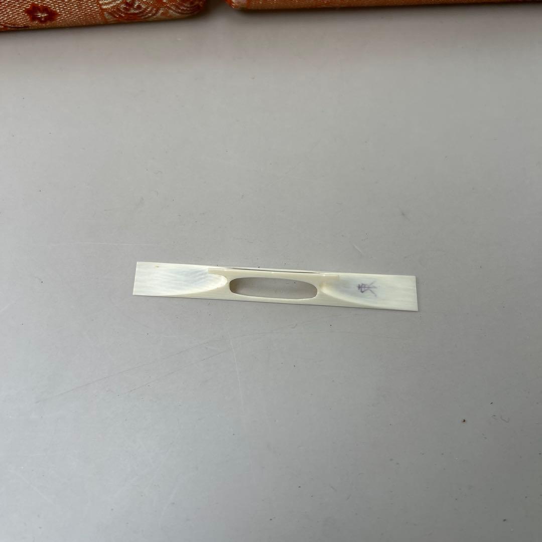 天然素材三味線バチ 専用ケース付きB008